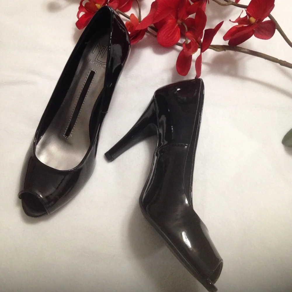 NEW 4 inch Stiletto Heels Peep Toe Pumps Black Patent New Directions Bella 6.5M